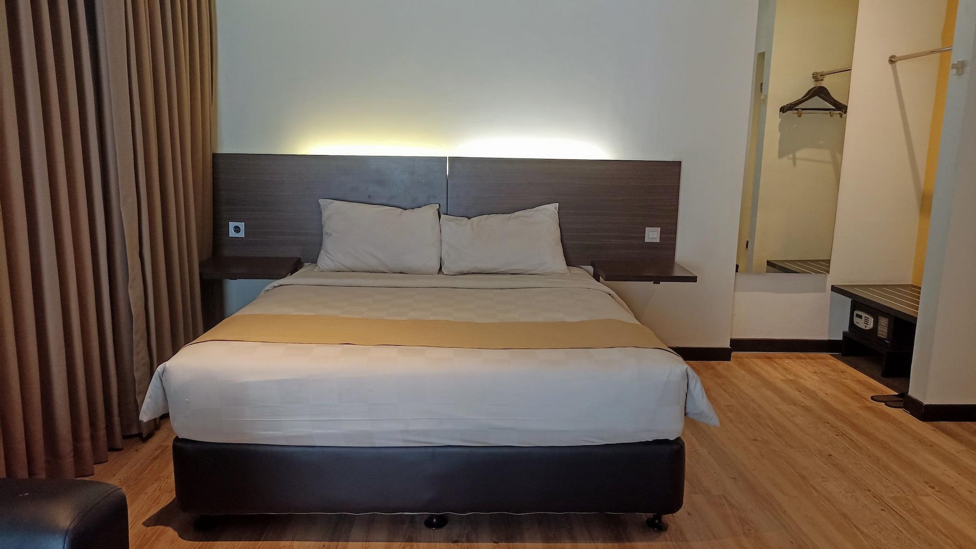 Yunna Hotel Lampung Бандар-Лампунг Экстерьер фото