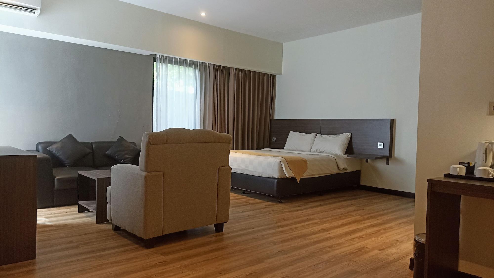 Yunna Hotel Lampung Бандар-Лампунг Экстерьер фото