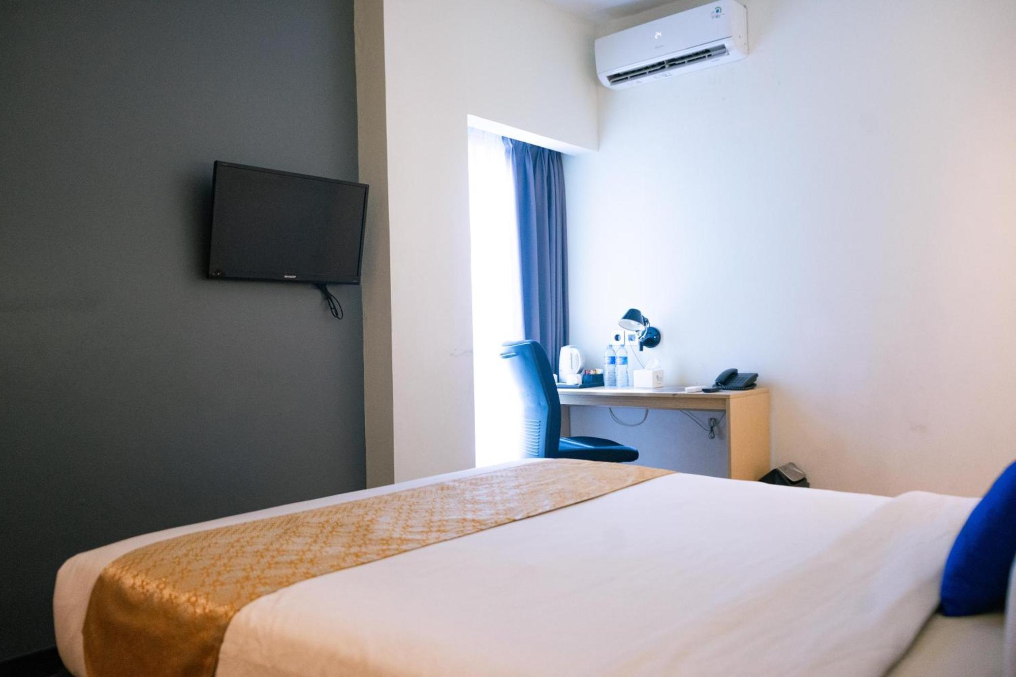 Yunna Hotel Lampung Бандар-Лампунг Экстерьер фото