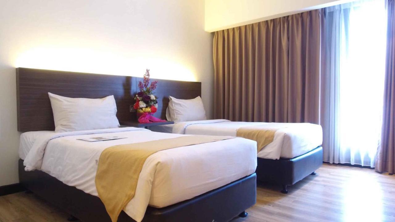 Yunna Hotel Lampung Бандар-Лампунг Экстерьер фото